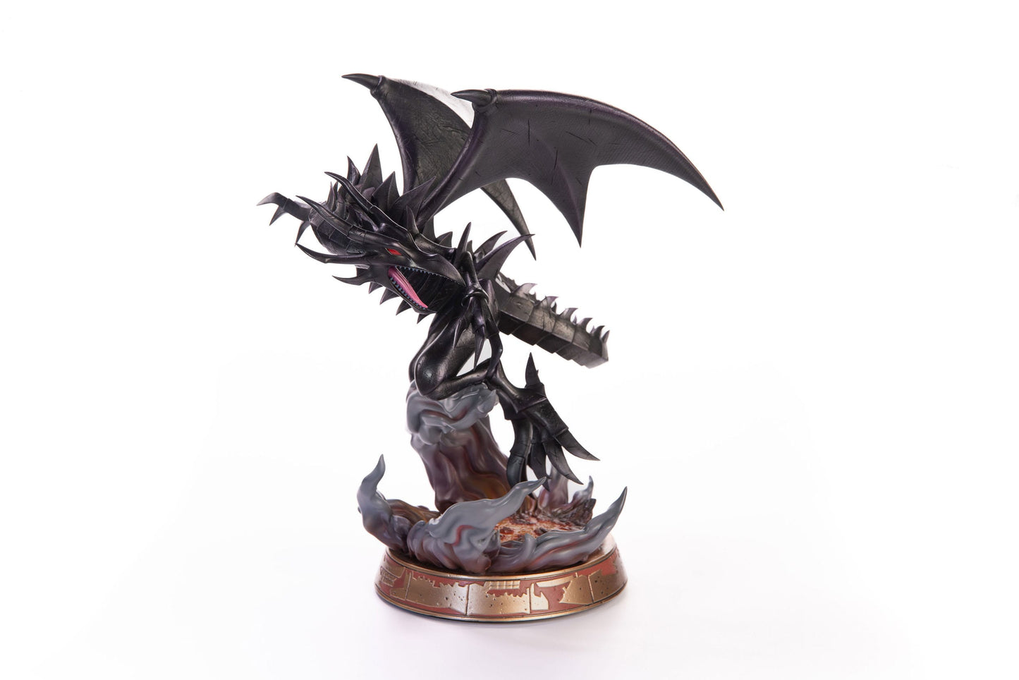 Figurine Yu-Gi-Oh! du Dragon Noir aux Yeux Rouges de First 4 Figures, mesurant 33 cm avec socle.