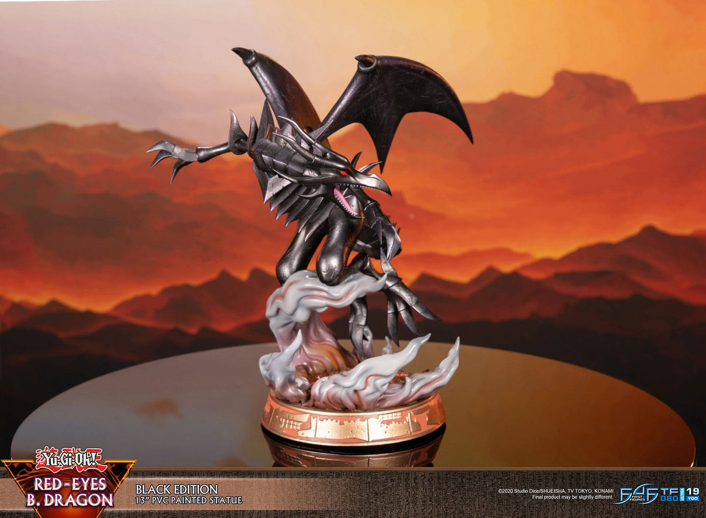 Figurine Yu-Gi-Oh! du Dragon Noir aux Yeux Rouges de First 4 Figures, mesurant 33 cm avec socle.