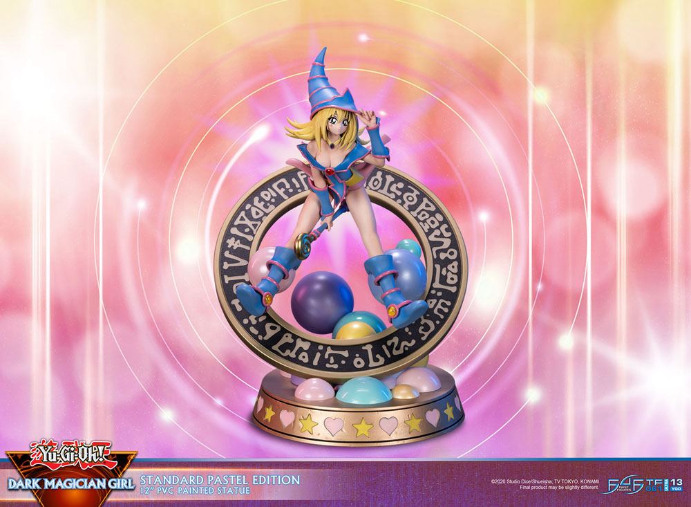 Figurine collector de La Magicienne des Ténèbres - Yu-Gi-Oh! - Standard Pastel Edition, statuette en PVC avec socle décoratif, hauteur 30 cm.