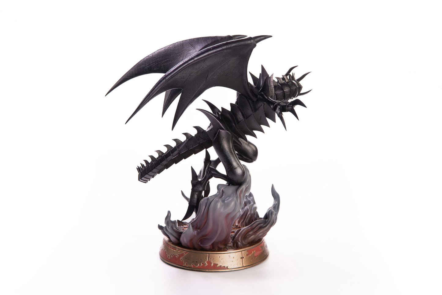 Figurine Yu-Gi-Oh! du Dragon Noir aux Yeux Rouges de First 4 Figures, mesurant 33 cm avec socle.