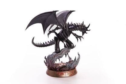 Figurine Yu-Gi-Oh! du Dragon Noir aux Yeux Rouges de First 4 Figures, mesurant 33 cm avec socle.