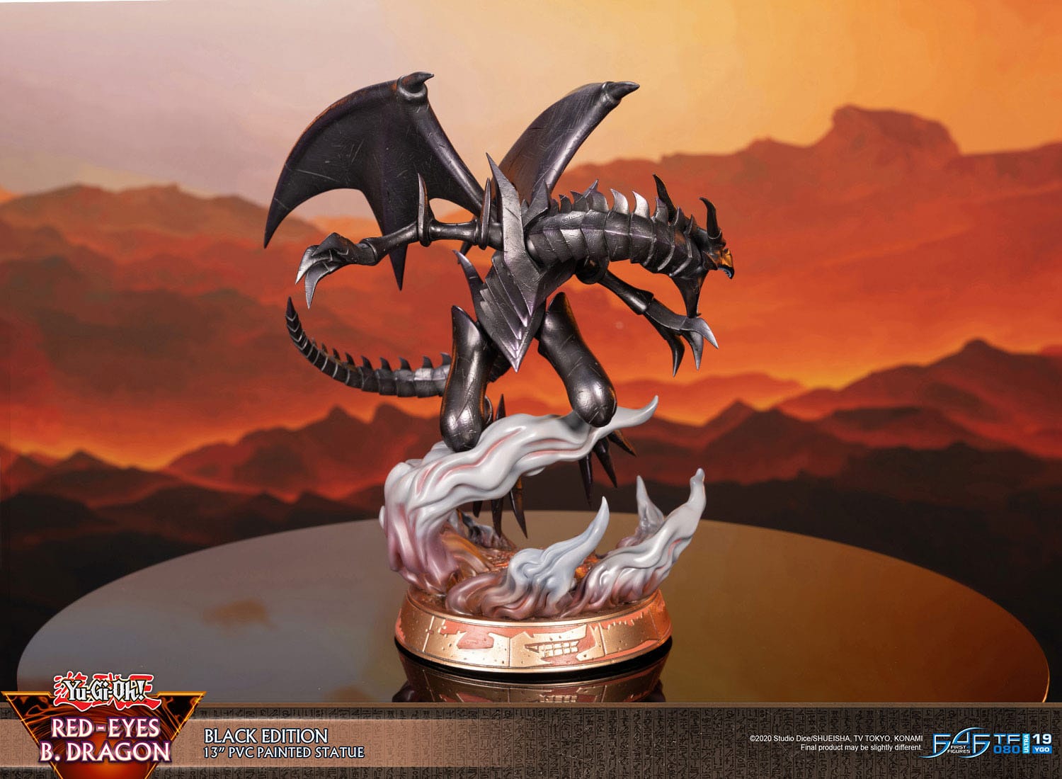 Figurine Yu-Gi-Oh! du Dragon Noir aux Yeux Rouges de First 4 Figures, mesurant 33 cm avec socle.