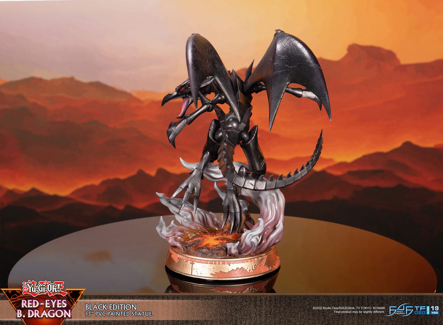 Figurine Yu-Gi-Oh! du Dragon Noir aux Yeux Rouges de First 4 Figures, mesurant 33 cm avec socle.