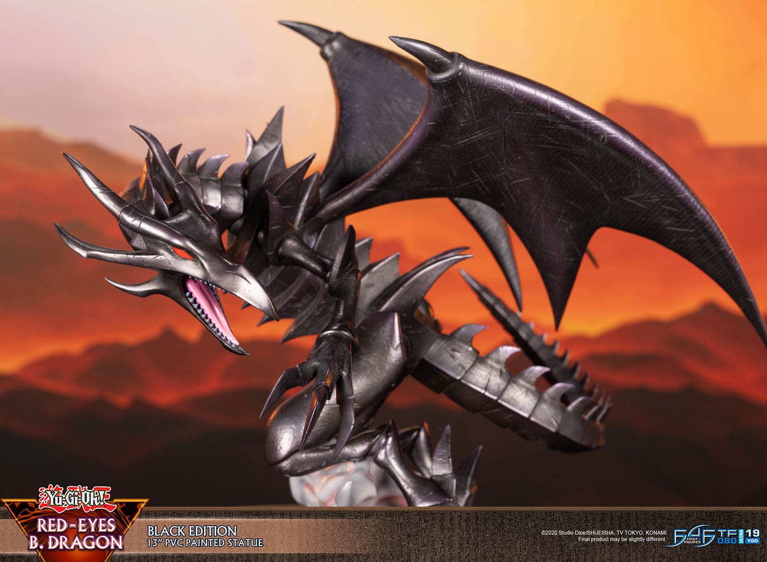 Figurine Yu-Gi-Oh! du Dragon Noir aux Yeux Rouges de First 4 Figures, mesurant 33 cm avec socle.